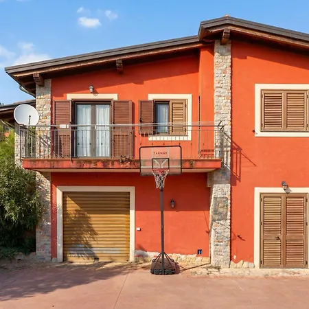 Quattro Castagni Villa *